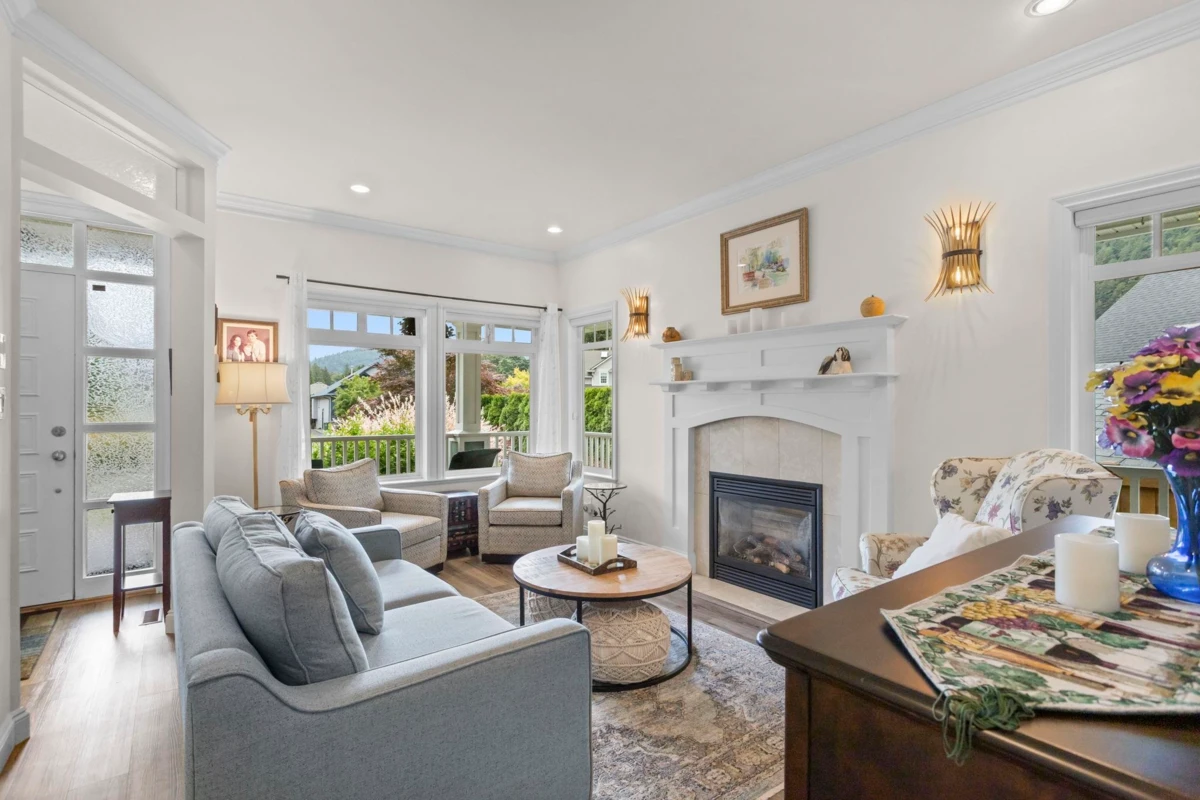 Family Room Photo of 237 Balsam Avenue, Harrison Hot Springs, BC