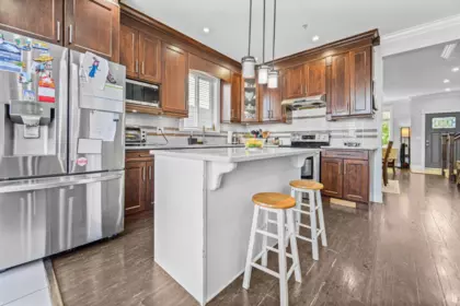Kitchen Island Photo of 21065 80 Avenue, Langley, BC