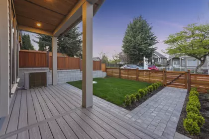 Front Yard Photo of 1 1322 E 13th Avenue, Vancouver, BC