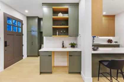 Kitchen Island Photo of 1 1322 E 13th Avenue, Vancouver, BC