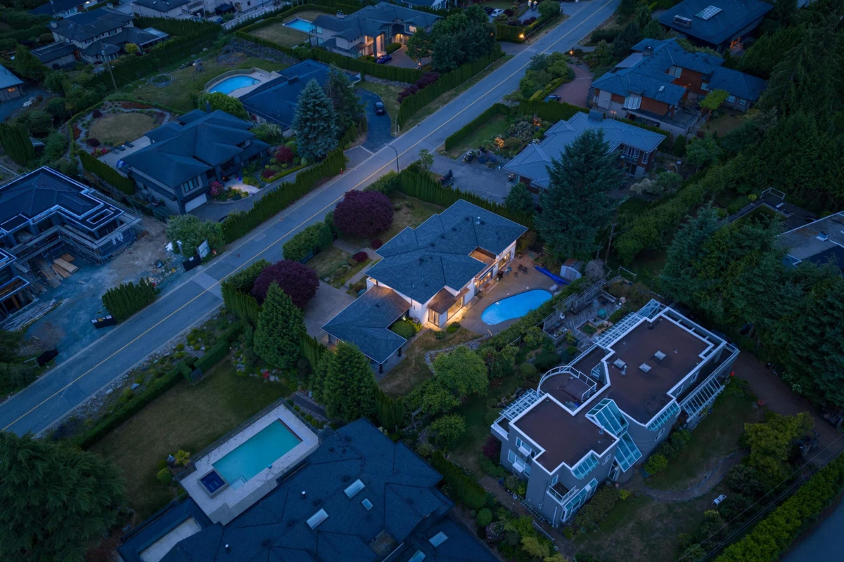 Family Room Photo of 985 Eyremount Drive, West Vancouver, BC