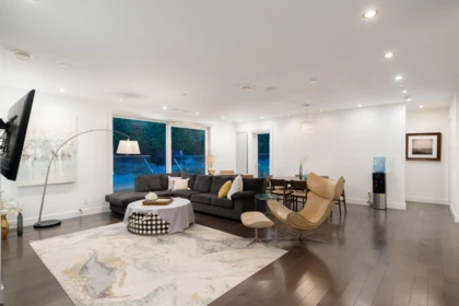Breakfast Nook Photo of 985 Eyremount Drive, West Vancouver, BC
