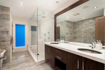 Garage Interior Photo of 985 Eyremount Drive, West Vancouver, BC