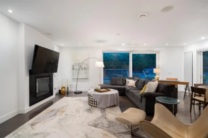 Primary Bedroom Photo of 985 Eyremount Drive, West Vancouver, BC