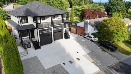 Front Yard Photo of 7932 Heron Street, Mission, BC