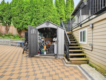 Garden / Landscaping Photo of 514 W 28th Street, North Vancouver, BC