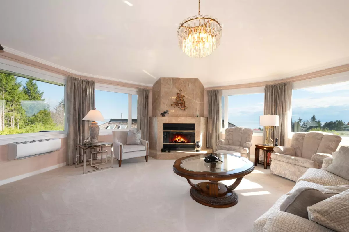 Living Room Photo of 4228 Rockridge Crescent, West Vancouver, BC