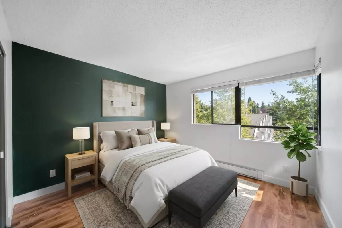 Living Room Photo of 804 1026 Queens Avenue, New Westminster, BC