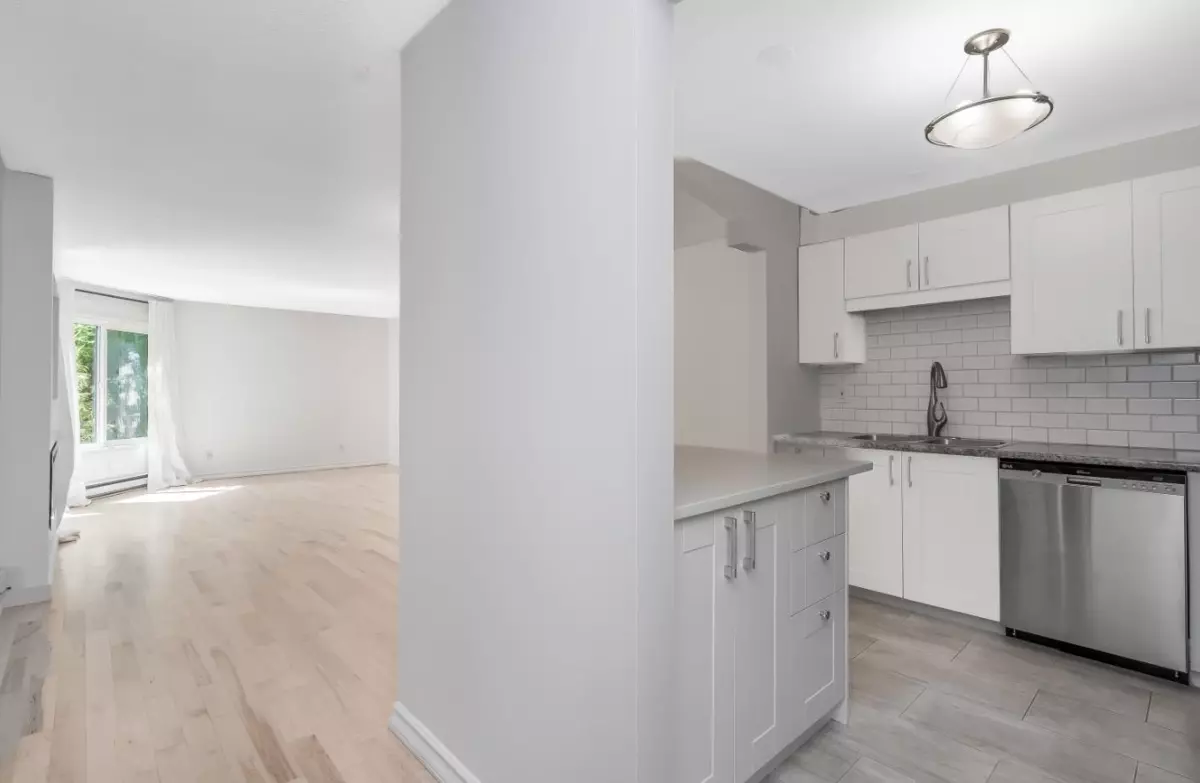 Dining Area Photo of 105 1520 Vidal Street, White Rock, BC
