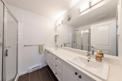 Hallway Photo of 5 16357 15 Avenue, Surrey, BC