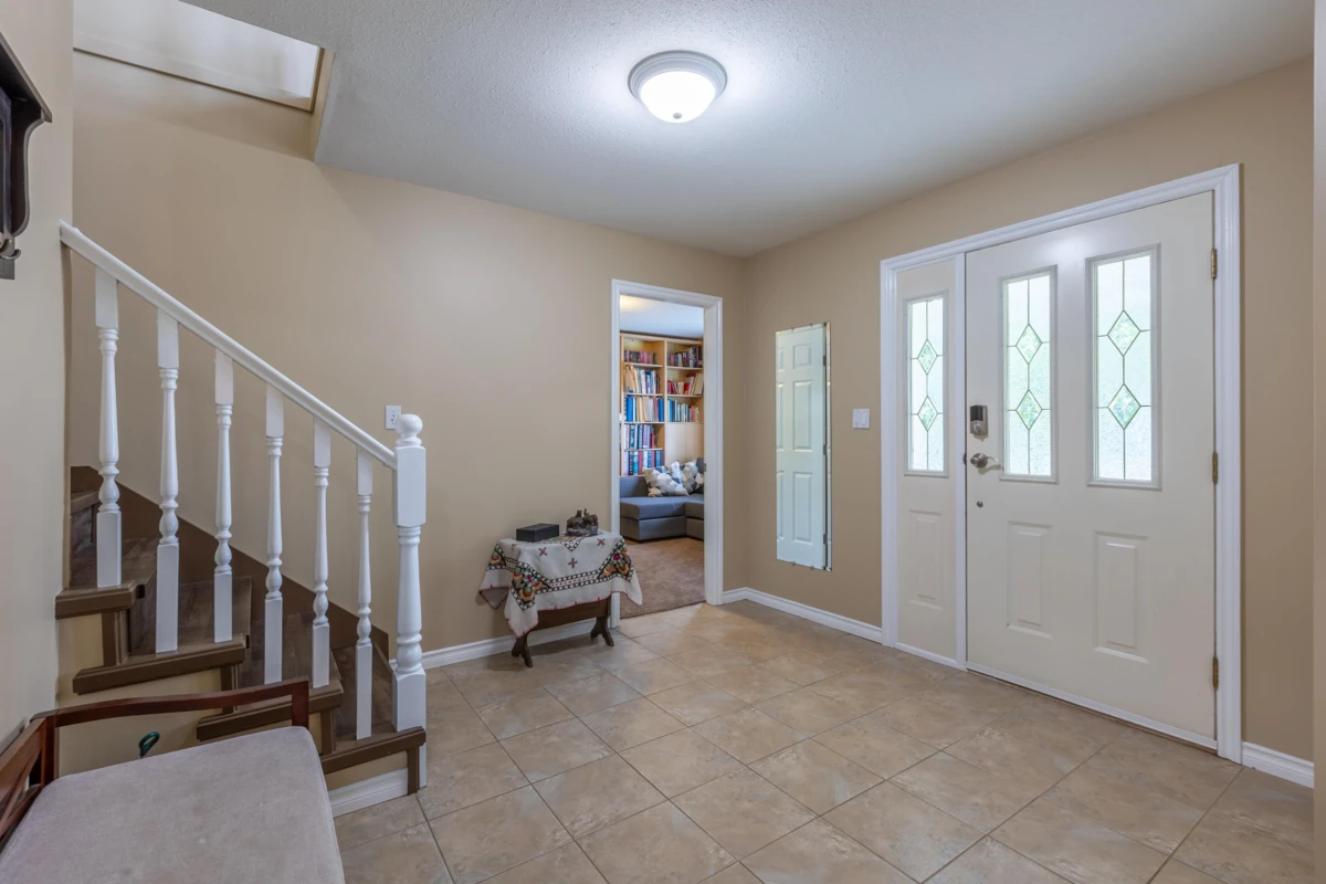Living Room Photo of 34908 Millar Crescent, Abbotsford, BC