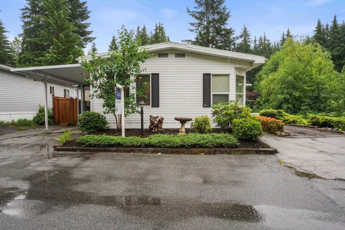 Living Room Photo of 78 3295 Sunnyside Road, Anmore, BC