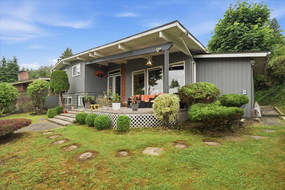 Dining Area Photo of 2206 Pinecrest Avenue, Coquitlam, BC