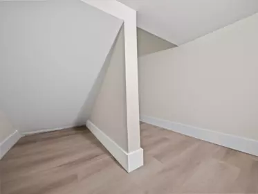 Walk-In Closet Photo of 118 15351 101 Avenue, Surrey, BC