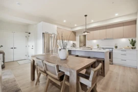 338 2635 King George Boulevard, Surrey, BC