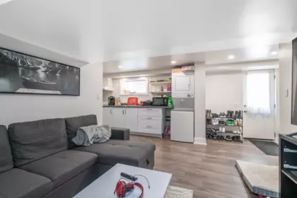 Laundry Room Photo of 2821 276 Street, Langley, BC