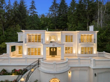 Family Room Photo of 735 St. Andrews Road, West Vancouver, BC