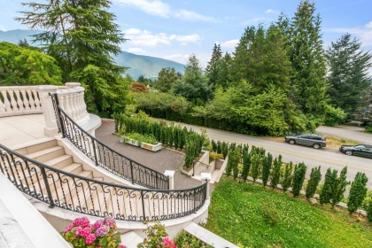 Front Yard Photo of 735 St. Andrews Road, West Vancouver, BC