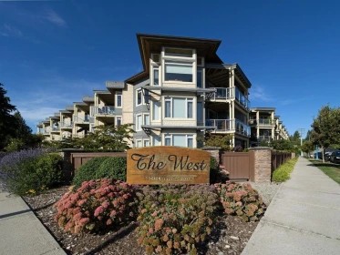 105 5160 Davis Bay Road, Sechelt, BC, Sechelt — Apartment/Condo for sale