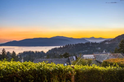 5360 Meadfeild Road, West Vancouver, BC, West Vancouver — Row House (Non-Strata) for sale
