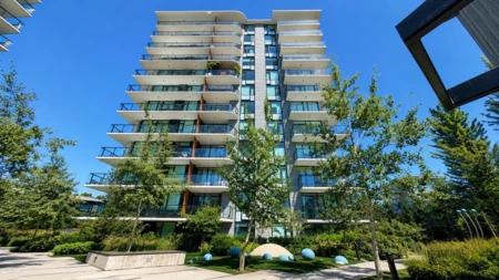 1301 8761 University Crescent, Burnaby, BC, Burnaby — Apartment/Condo for sale