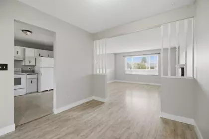 Kitchen Island Photo of 32082 Austin Avenue, Abbotsford, BC