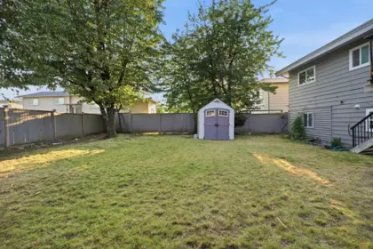 Swimming Pool Photo of 32082 Austin Avenue, Abbotsford, BC