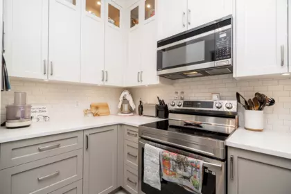 Kitchen Island Photo of 403 1551 Foster Street, White Rock, BC