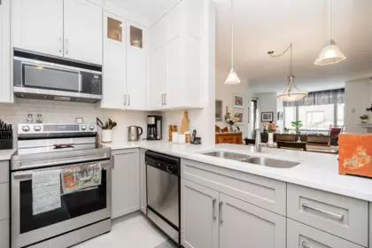 Kitchen Photo of 403 1551 Foster Street, White Rock, BC