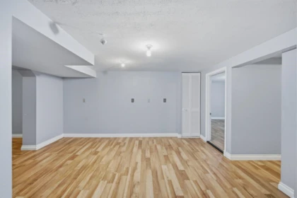 Hallway Photo of 55 W King Edward Avenue, Vancouver, BC