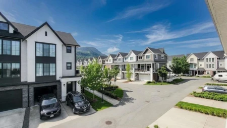 44486 Sherry Drive, Chilliwack, BC, Chilliwack — Row House (Non-Strata) for sale