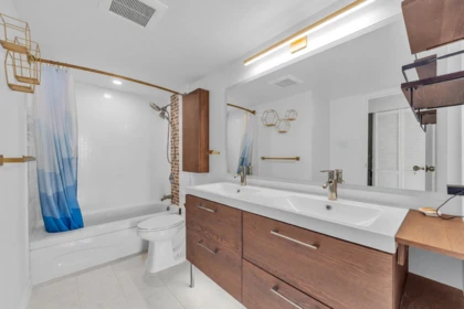 Mudroom Photo of 2006 6540 Burlington Avenue, Burnaby, BC