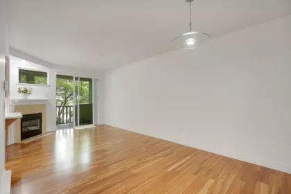 Dining Area Photo of 211 15350 16a Avenue, Surrey, BC