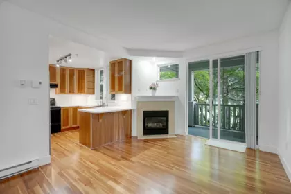 Kitchen Island Photo of 211 15350 16a Avenue, Surrey, BC