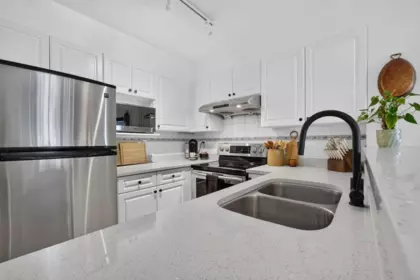 Family Room Photo of 309 760 Kingsway, Vancouver, BC