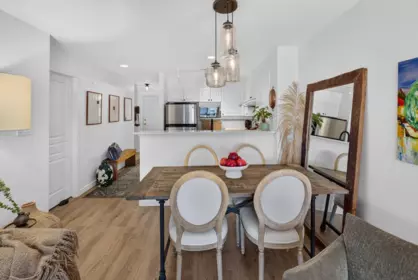 Kitchen Island Photo of 309 760 Kingsway, Vancouver, BC