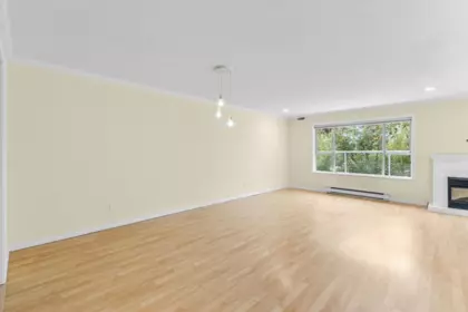 209 1378 George Street, White Rock, BC, White Rock — Apartment/Condo for sale