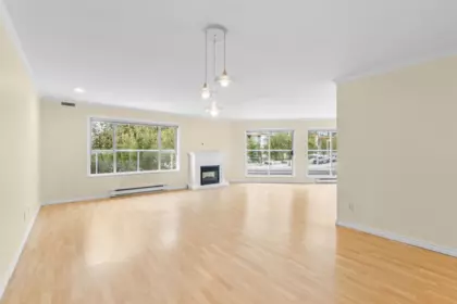 Kitchen Photo of 209 1378 George Street, White Rock, BC