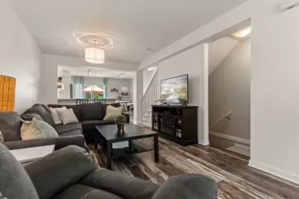 Kitchen Photo of 2 4401 Blauson Boulevard, Abbotsford, BC