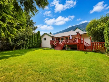 Kitchen Photo of 314 Miami River Drive, Harrison Hot Springs, BC