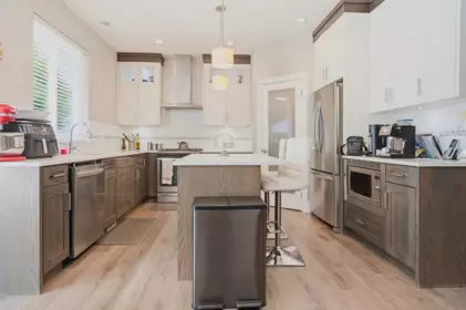 Kitchen Island Photo of 6071 145b Street, Surrey, BC