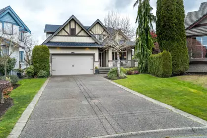 Living Room Photo of 21075 86 Avenue, Langley, BC
