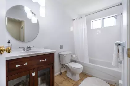 Hallway Photo of 25 9346 128 Street, Surrey, BC