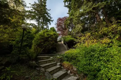 Garden / Landscaping Photo of 4052 Marine Drive, West Vancouver, BC