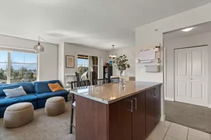 Kitchen Island Photo of 405 45555 Yale Road, Chilliwack, BC