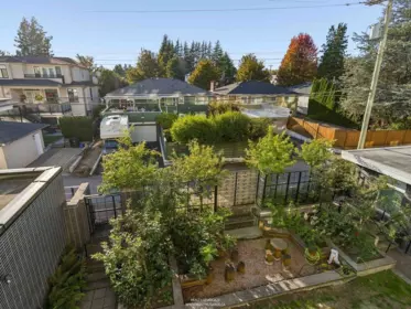 Hot Tub / Spa Photo of 306 6677 Cambie Street, Vancouver, BC