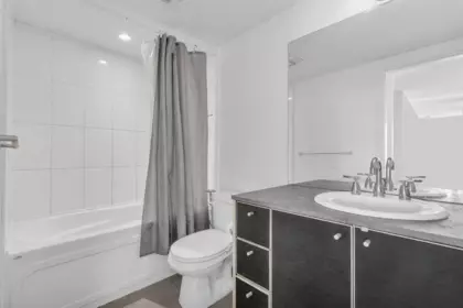 Entry Foyer Photo of 807 9981 Whalley Boulevard, Surrey, BC