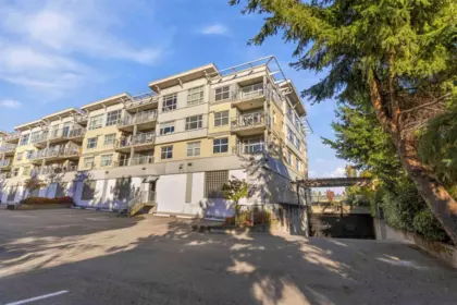 Swimming Pool Photo of 204 7445 120 Street, Delta, BC