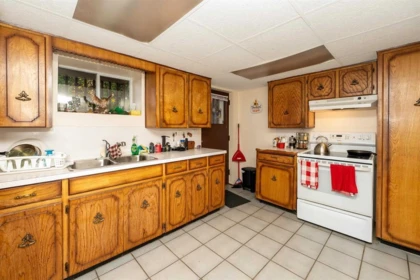 Kitchen Island Photo of 12250 Skillen Street, Maple Ridge, BC