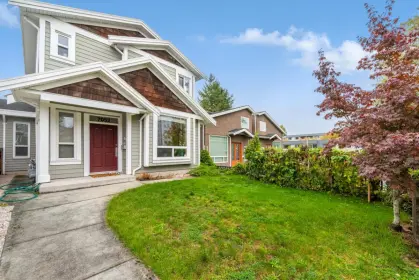 7052 Ramsay Avenue, Burnaby, BC, Burnaby — Half Duplex for sale
